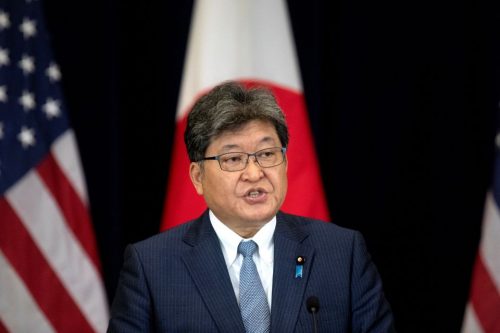 وزير الصناعة الياباني السابق كويشي هاجيودا يناشد الشركات اليابانية بالاستمرار في حقل سخالين 2 