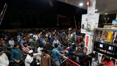 Photo of افتعال أزمة وقود جديدة في كراتشي الباكستانية بعد ارتفاع الأسعار