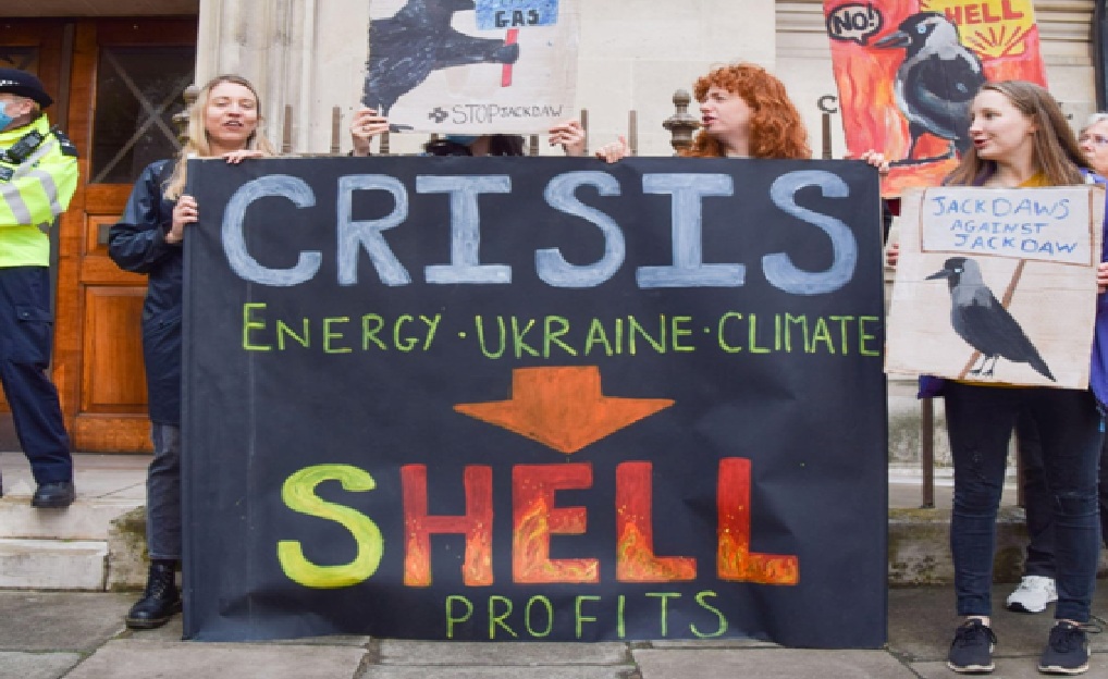 أرباح شركات الوقود الأحفوري تُغضب نشطاء المناخ