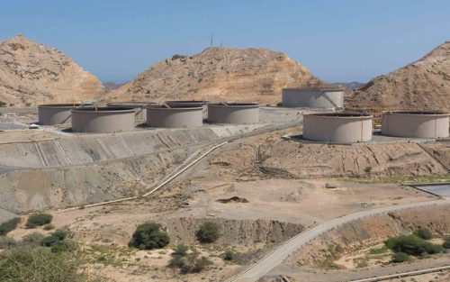 عمليات تطوير محطة تخزين النفط برأس مركز في عمان