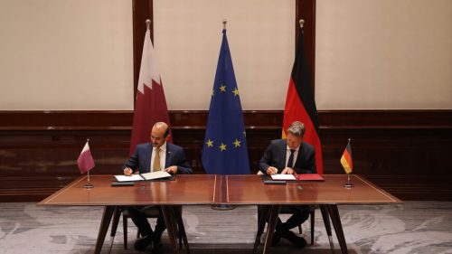 جانب من توقيع اتفاقية مشتركة بين قطر وألمانية في مجالة الطاقة