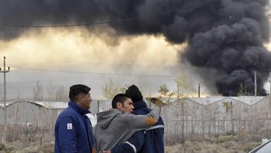 Photo of حريق ضخم بمصفاة نفط في الأرجنتين.. ودعوات إلى إضراب مفتوح (فيديو)