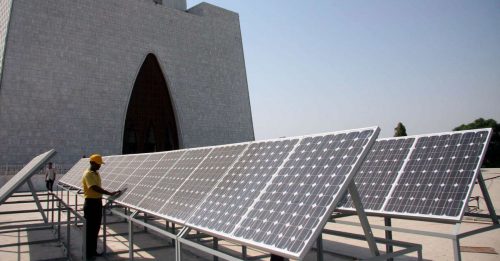 أول محطة كهرباء هجينة من الطاقة الشمسية وطاقة الرياح 