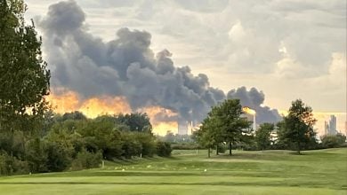 Photo of حريق يتسبب في إغلاق مصفاة نفط تابعة لشركة بي بي (فيديو)