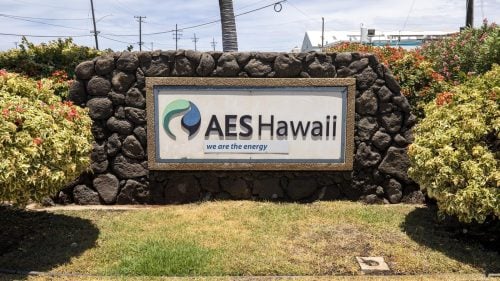 شعار شركة إيه إي إس المسؤولة عن آخر محطة كهرباء تعمل بالفحم في هاواي