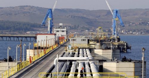 خطوط لتصدير النفط في ميناء جيهان التركي