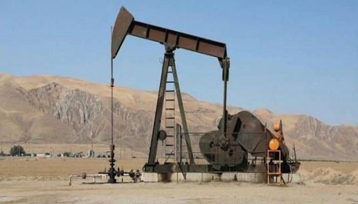 رافعة بأحد حقول النفط والغاز في الأردن