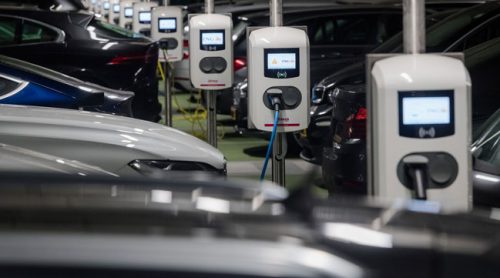 تكلفة شحن السيارات الكهربائية ترتفع مع أزمة الطاقة
