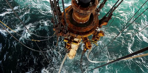 منصة حفر في بحر الشمال وشركات تدعو لتسريع الموافقة على تراخيص النفط والغاز