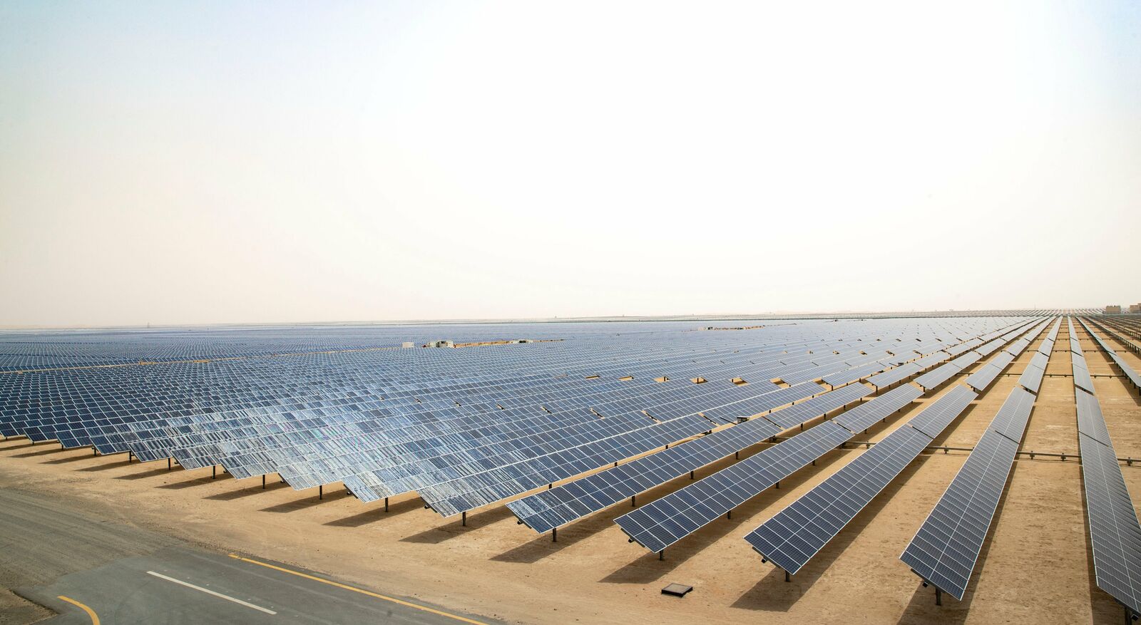 الظفرة.. أكبر محطة طاقة شمسية في العالم