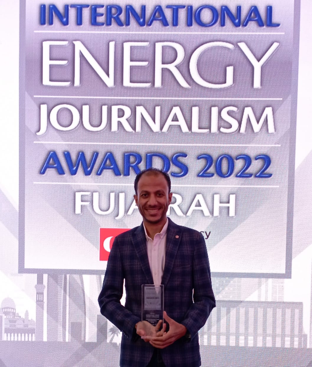 مدير تحرير منصة الطاقة يتسلم جائزة مؤسسة غلف إنتليجنس