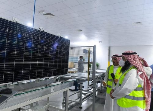 ألواح الطاقة الشمسية في السعودية