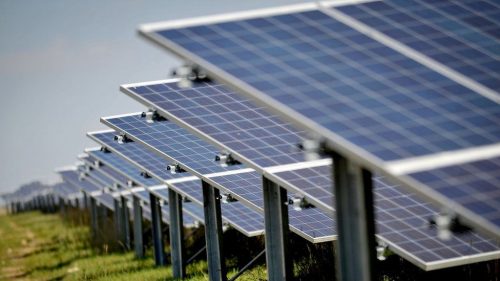 مزارع الطاقة الشمسية في بريطانيا