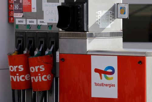 محطات توتال إنرجي تواجه نقصًا في الوقود