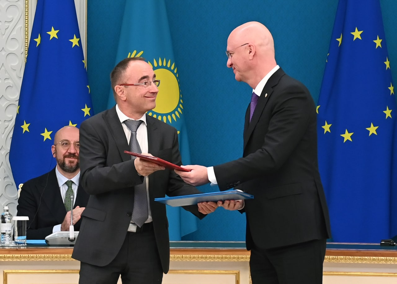 جانب من توقيع اتفاق إنتاج الهيدروجين الأخضر بين شركة سفيفيند إنرجي وحكومة قازاخستان