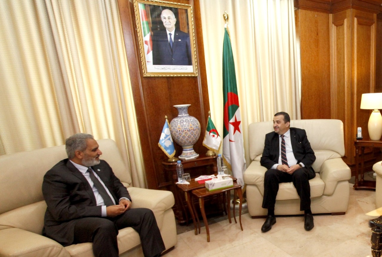 أمين أوبك يجتمع مع وزير الطاقة في الجزائر