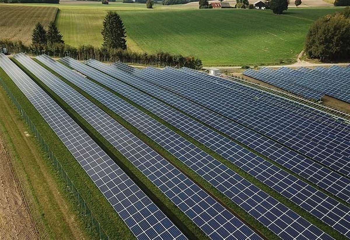 مزارع الطاقة الشمسية في بريطانيا