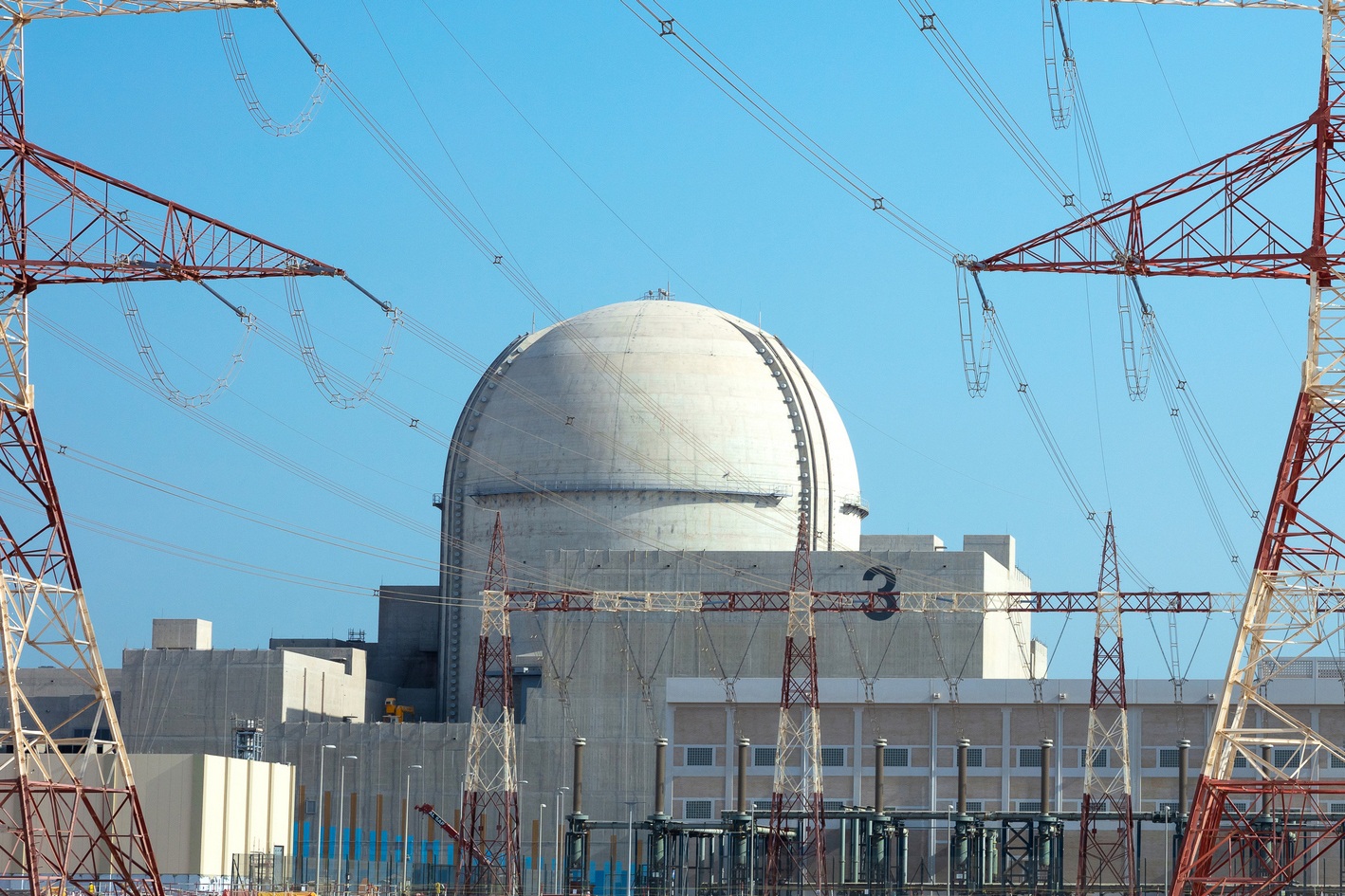 ربط محطات براكة النووية بشبكة كهرباء الإمارات