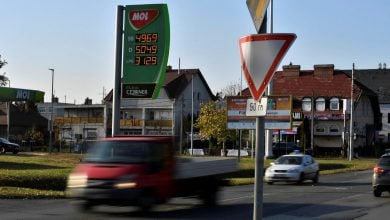 Photo of مسؤول: تدفق النفط الروسي إلى المجر يضمن استقرار أسعار الطاقة