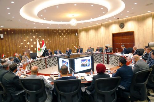 وزير النفط العراقي حيان عبد الغني خلال اجتماع التسعيرة