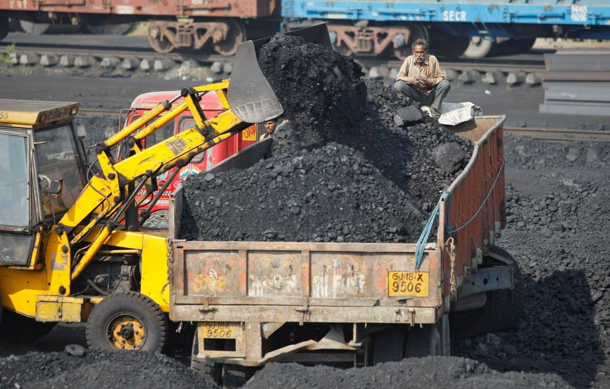 جانب من عمليات إنتاج الفحم في الهند