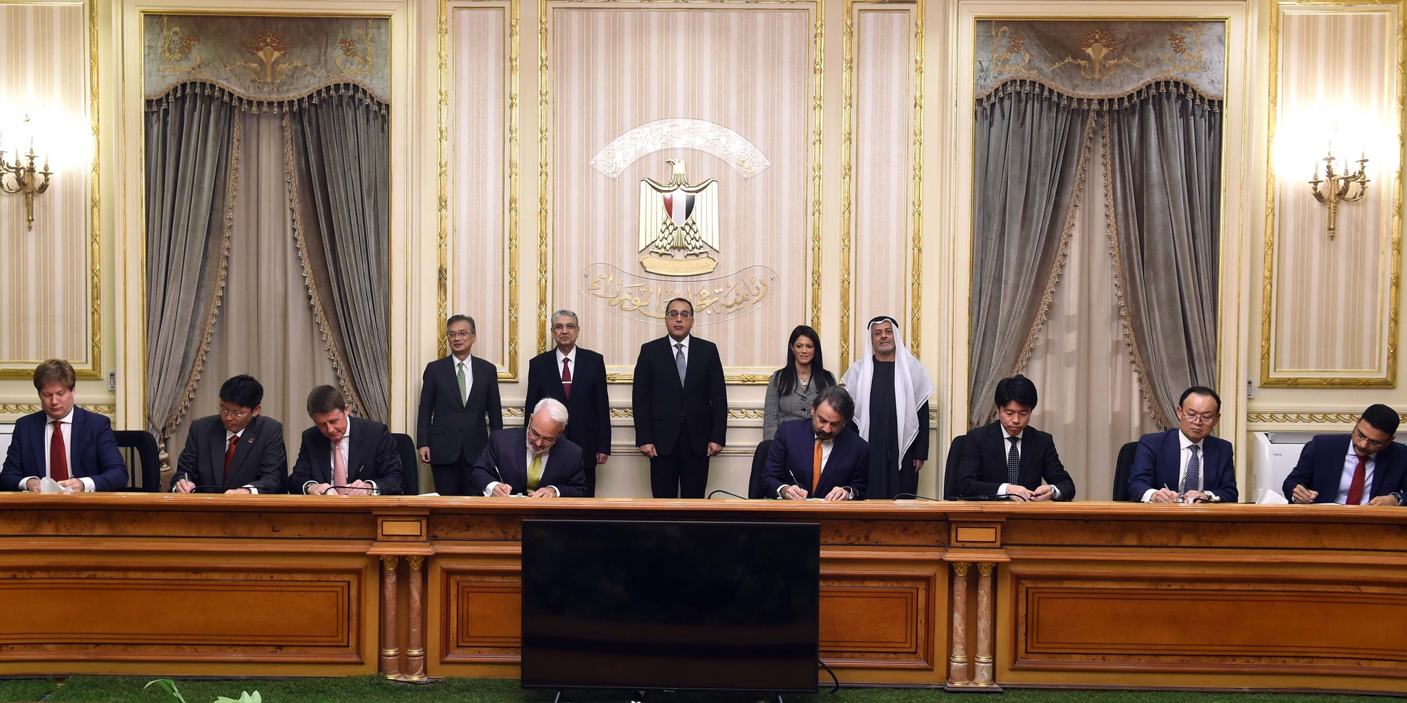 أميا باور توقع اتفاقيات تمويل إنشاء محطات للطاقة المتجددة في مصر