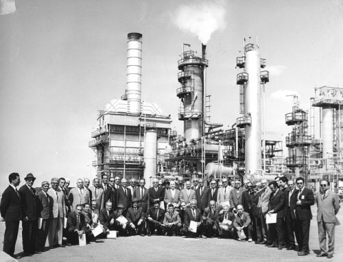 صورة تجمع بين مسؤولي شركة النفط الأنغلو-إيرانية