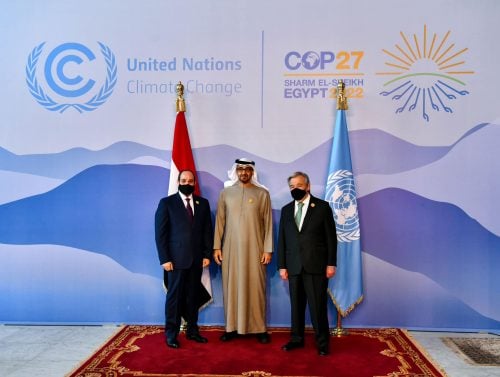 الرئيس الإماراتي مع الرئيس المصري وأمين عام الأمم المتحدة في كوب 27