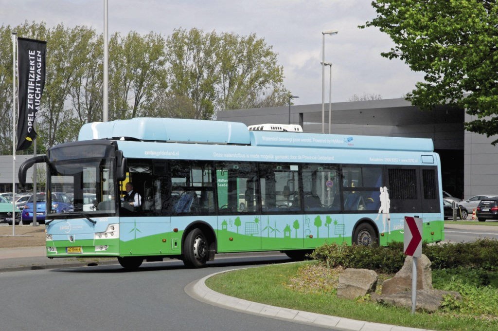 حافلة تعمل بالهيدروجين الأخضر