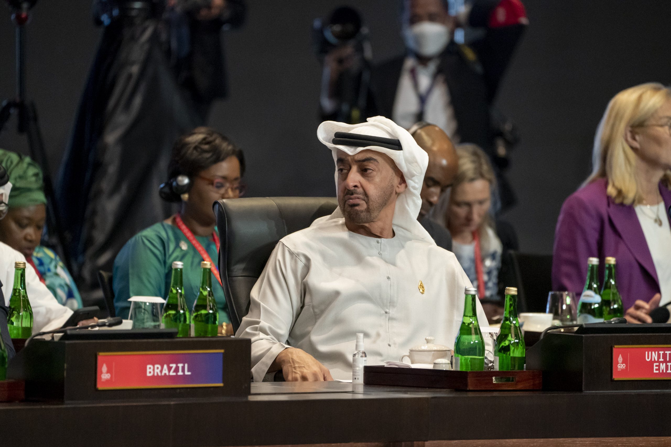 الرئيس الإماراتي خلال مشاركته في قمة العسرين
