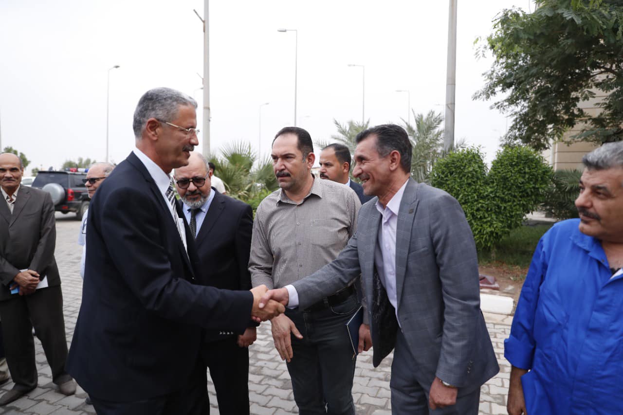 وزير النفط العراقي حيان عبدالغني خلال زيارته لشركة الحفر