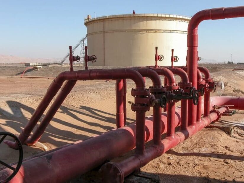 توتال إنرجي تبرم صفقة استحواذ لدعم إنتاج النفط الليبي