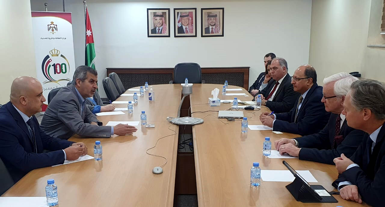 وزير الطاقة الأردني يتحدث مع وفد بريطاني عن مزايا الربط الكهربائي
