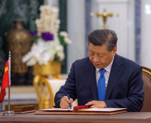 الرئيس الصيني شي جين بينغ بدعو دول الخليج للاستفادة من بورصة شنغهاي للنفط والغاز