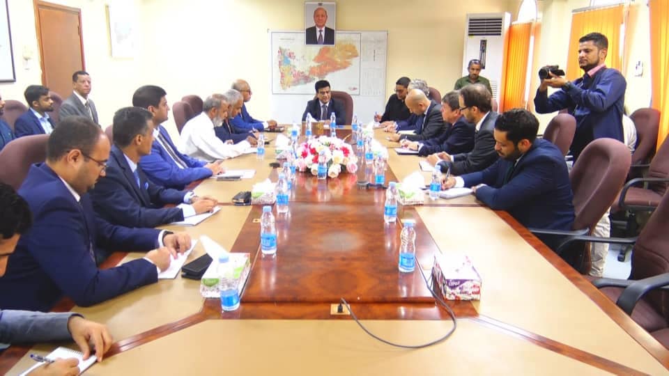 جانب من اجتماع وزير النفط في اليمن مع سفراء الاتحاد الأوروبي