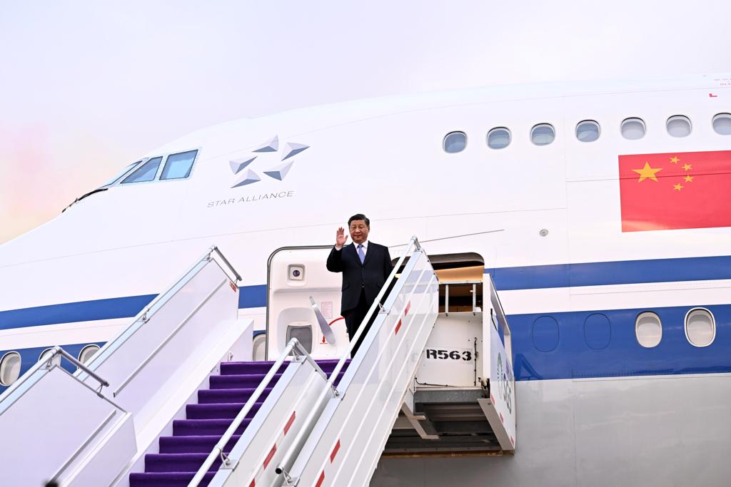 لحظة وصول الرئيس الصيني إلى السعودية - الصورة من واس