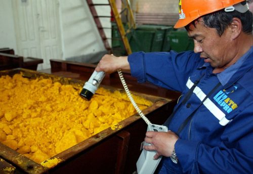 قازاخستان تزود الصين بـ30 طنًا من اليورانيوم