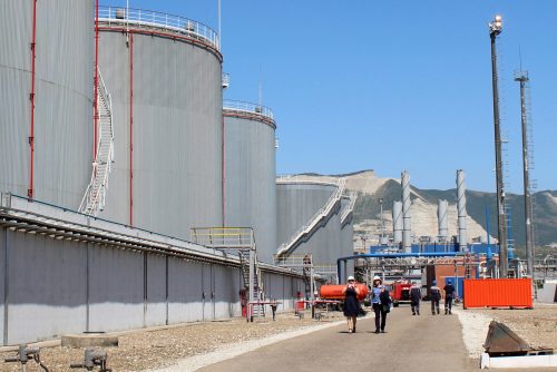 محطة لتخزين النفط الروسي في ميناء نوفوروسيسك على البحر الأسود