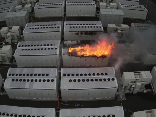 حريق في أكبر مصانع تيسلا بأستراليا 