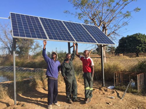 جانب من أحد مشروعات الطاقة الشمسية في زيمبابوي