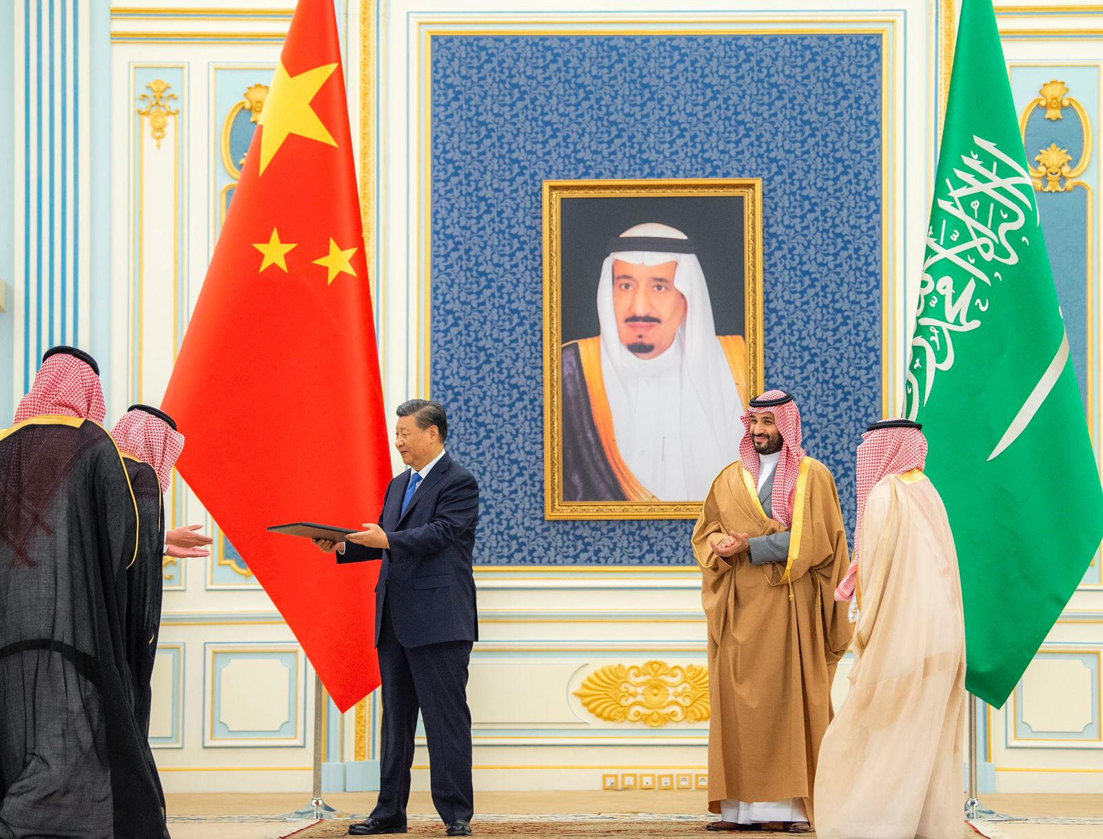 السعودية والصين يؤكدان أهمية استقرار أسواق النفط