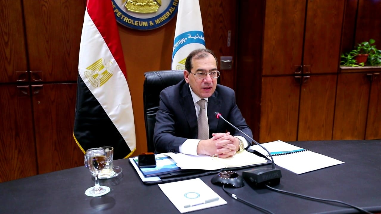 وزير البترول المصري يتحدث عن التنقيب عن الغاز