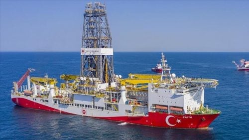 سفينة فاتح تبدأ التنقيب في حقل صقاريا بالتزامن مع صفقة الغاز من سلطنة عمان