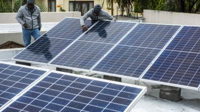Photo of جنوب أفريقيا تدرس شراء كهرباء الطاقة الشمسية من المنازل والشركات