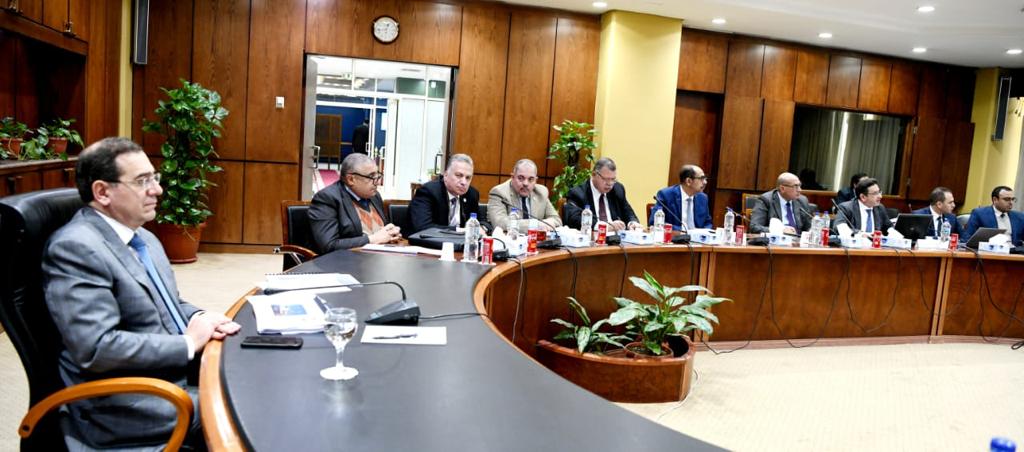 وزير البترول المصري خلال الاجتماع