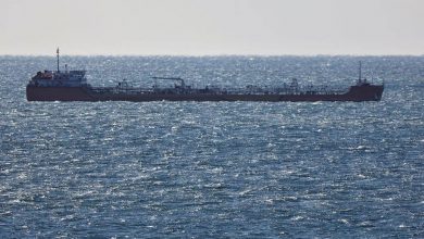 Photo of النفط الروسي يتدفق بحرًا عبر 300 سفينة.. وهؤلاء هم المستفيدون