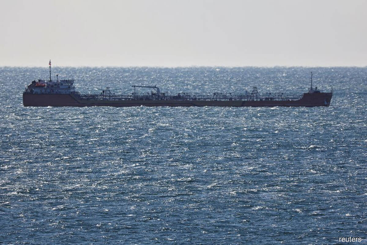 النفط الروسي يتدفق بحرًا