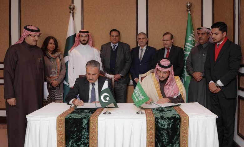 Photo of السعودية تدعم باكستان بمليار دولار لمواجهة أزمة الوقود
