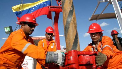 Photo of أولى شحنات النفط الفنزويلي تستعد للتوجه إلى أميركا بعد توقف 4 سنوات