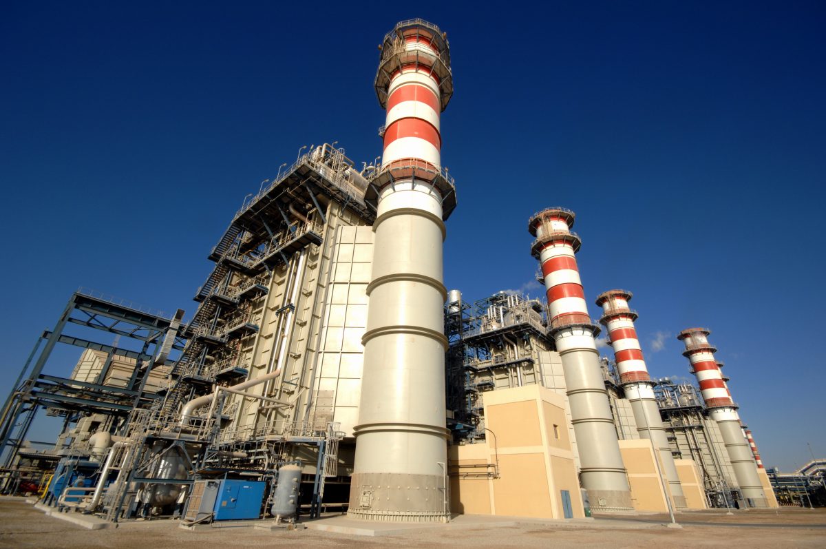 محطة كهرباء تابعة لإحدى شركات الطاقة العمانية